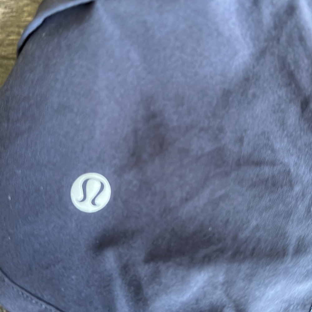 Lululemon shorts size 4 - Picture 4 of 7